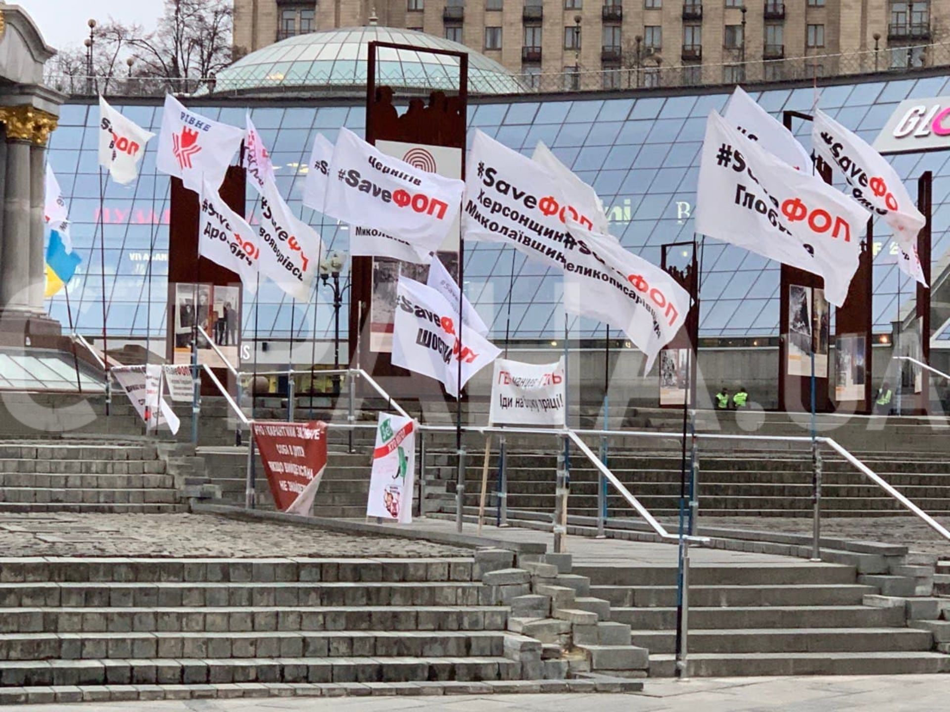 "Власть сделала нам отсрочку "казни". Протестующие ФОПы продолжают стоять на Майдане. Фото: Страна